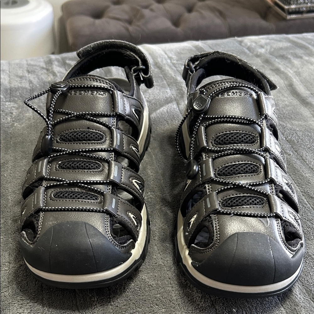 ☘️Skechers Men's Black Athletic Sandals - Picture 2 of 9